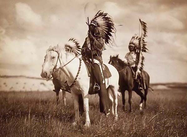 Trois chefs sioux et leurs chevaux