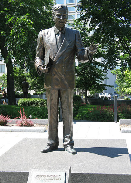 Statue de Robert Bourassa devant l'Hôtel du Parlement à Québec