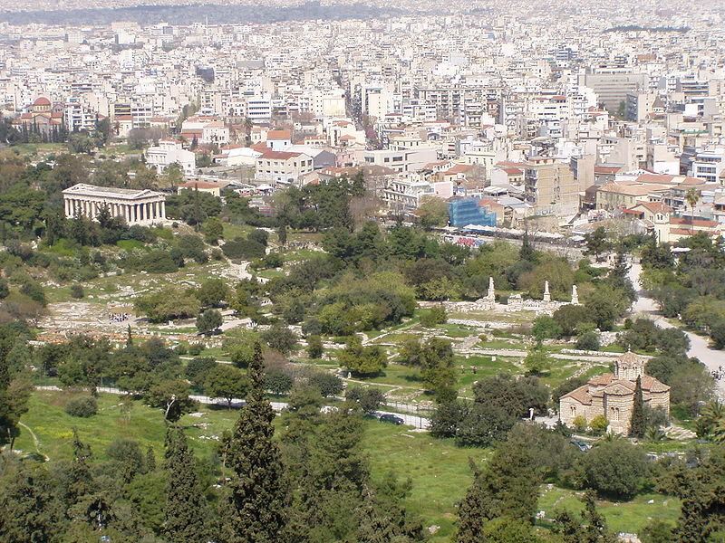 ​L'Agora d'Athènes, lieu de rencontre et de discussion des citoyens de la cité.