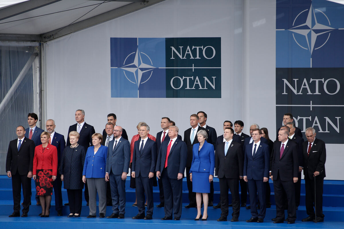 Les dirigeants et dirigeantes des pays membres de l’OTAN à la cérémonie d’ouverture du Sommet de l’OTAN 2018 à Bruxelles, en Belgique. 