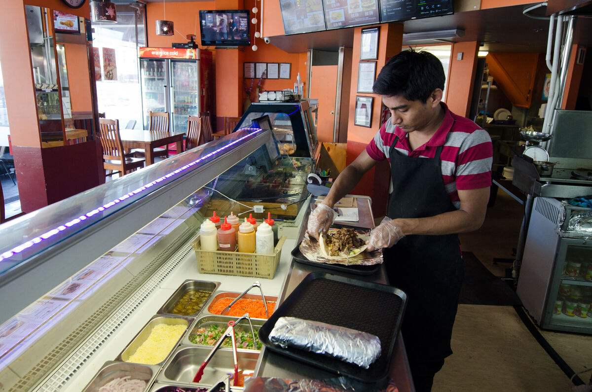 Employé dans le secteur de la restauration.