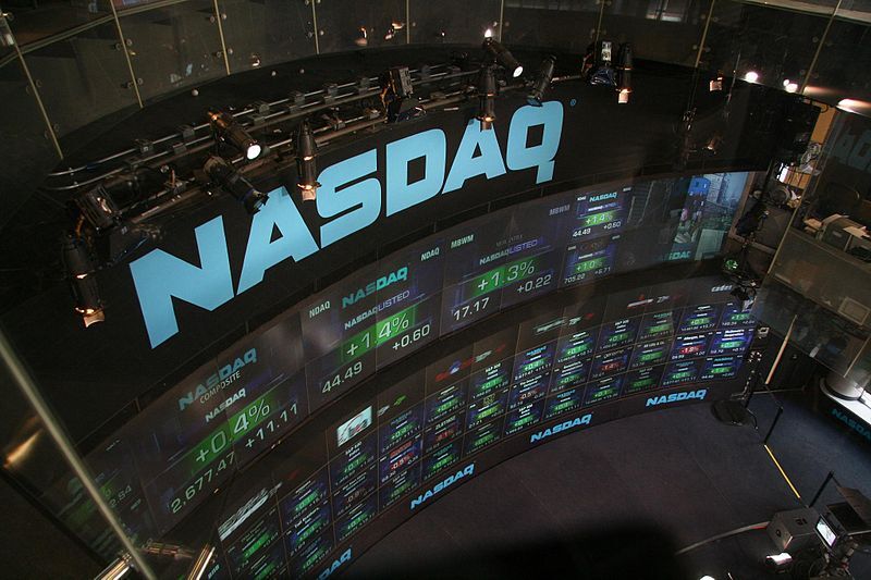 Panneaux du marché boursier NASDAQ à Times Square