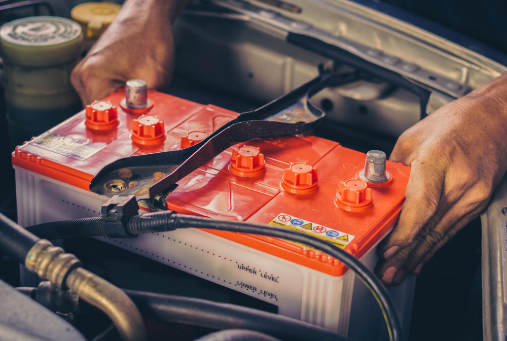 Les batteries des voitures contiennent de l’acide sulfurique.