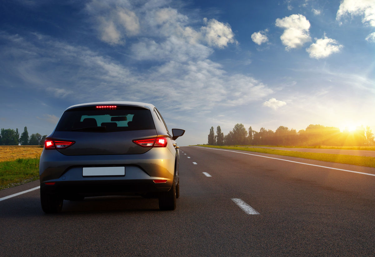 Une voiture sur la route