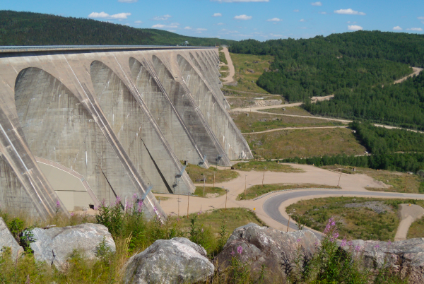 La centrale hydroélectrique Daniel-Johnson sur la Côte-Nord du Québec