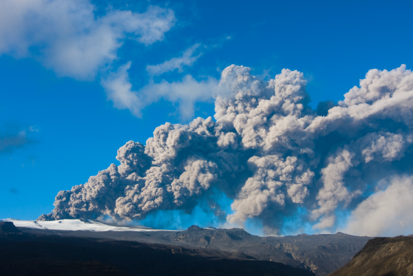 Une éruption explosive.