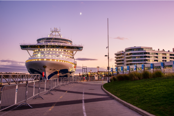 Photographie du terminal de croisière dans le Vieux-Port.