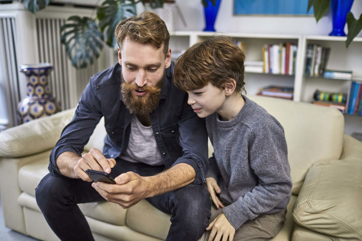 Apprendre à mon enfant à utiliser les médias sociaux pour ne pas nuire