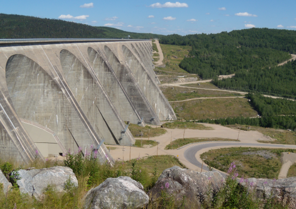 A hydroelectric dam in the Côte‑Nord region of Quebec.