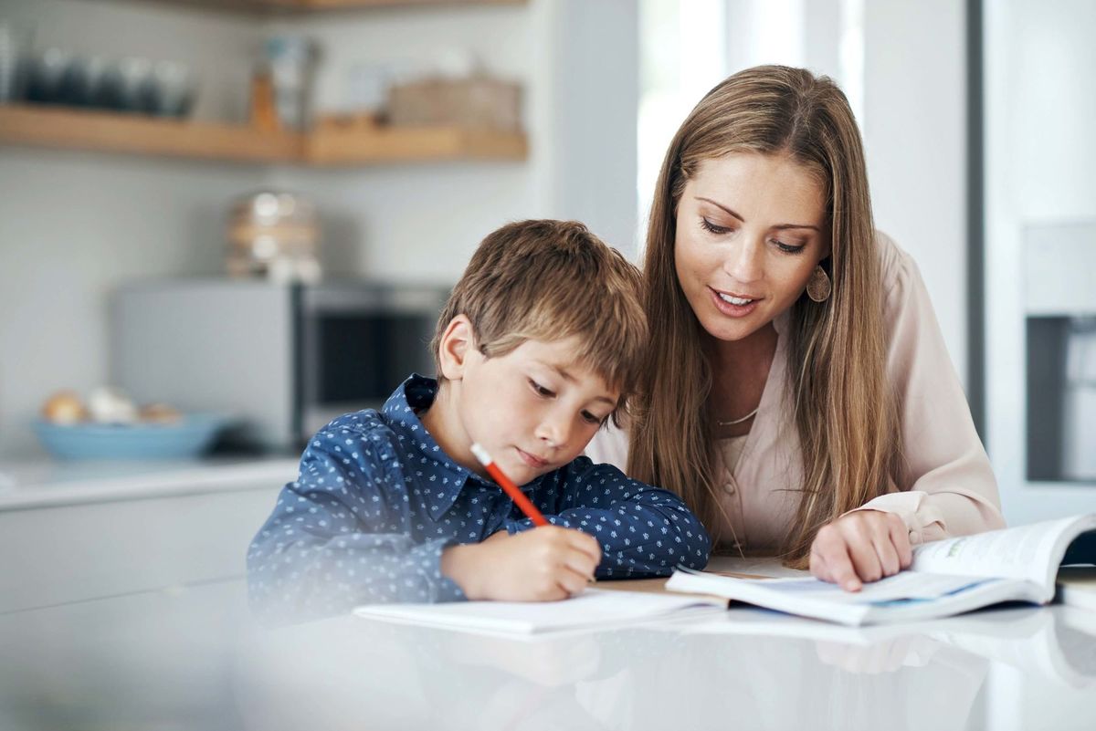 Aider mon enfant à corriger ses textes.