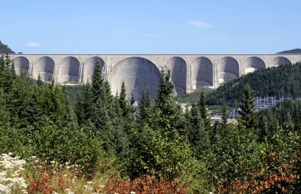 Photographie du barrage Daniel-Johnson.