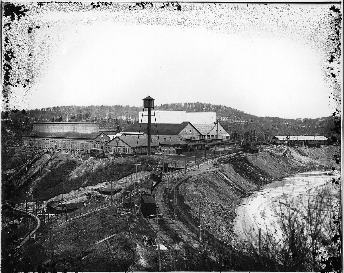 Aluminum smelter in Shawinigan in 1909.