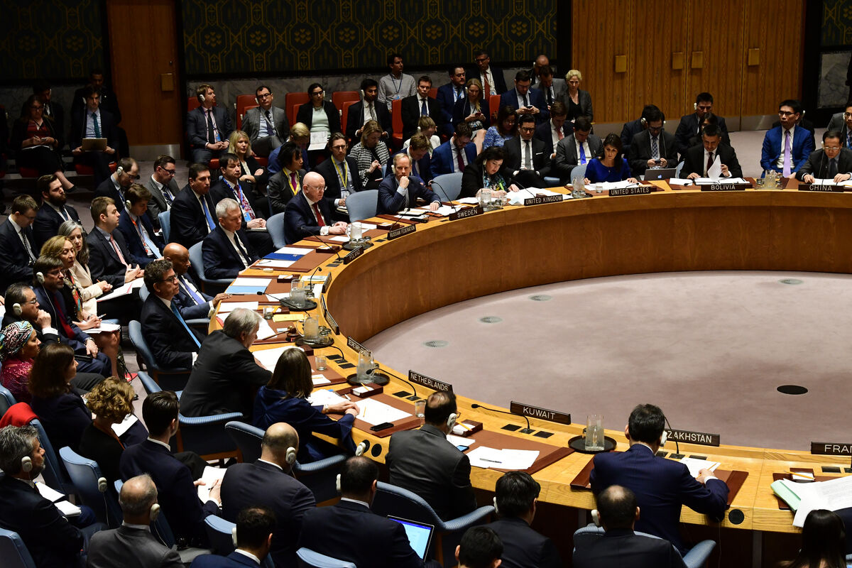 Photograph of a Security Council meeting.