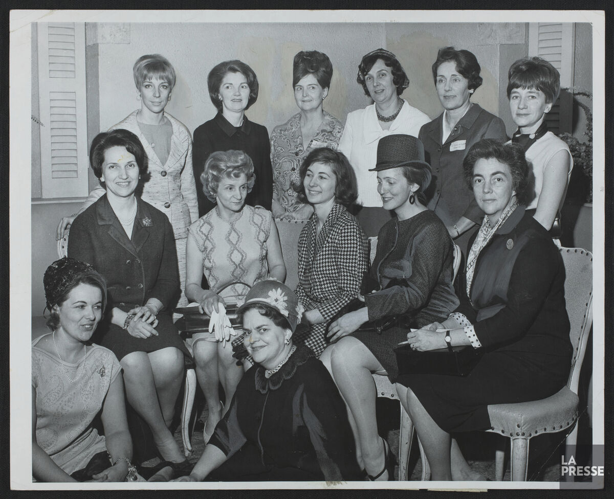 Photographie des administratrices de la Fédération des femmes du Québec.