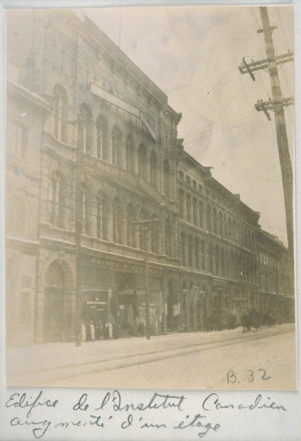 Photographie du bâtiment où était situé l’Institut canadien, à Montréal. 