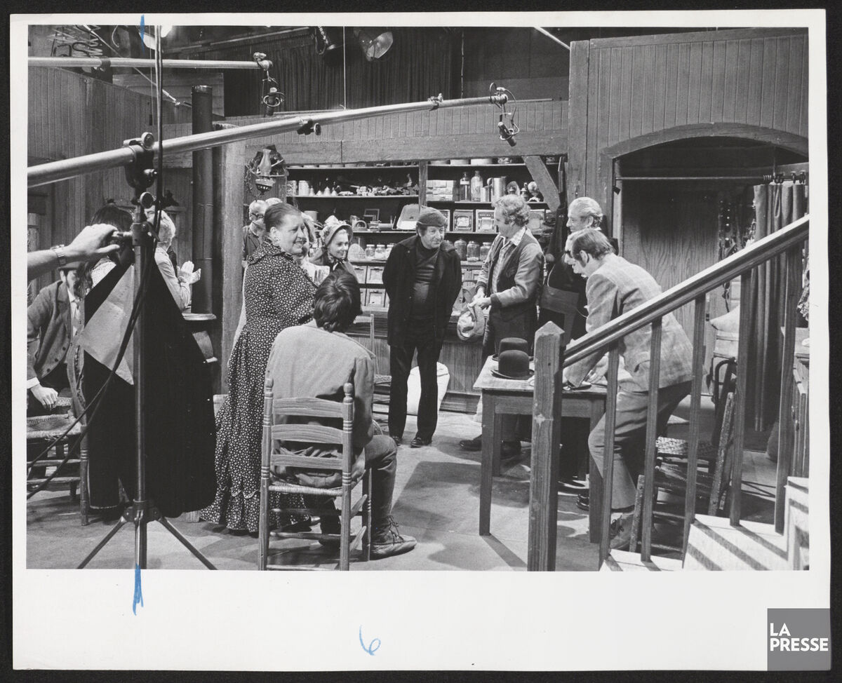 Photograph taken during the filming of the television show Les Belles Histoires des pays d’en haut.