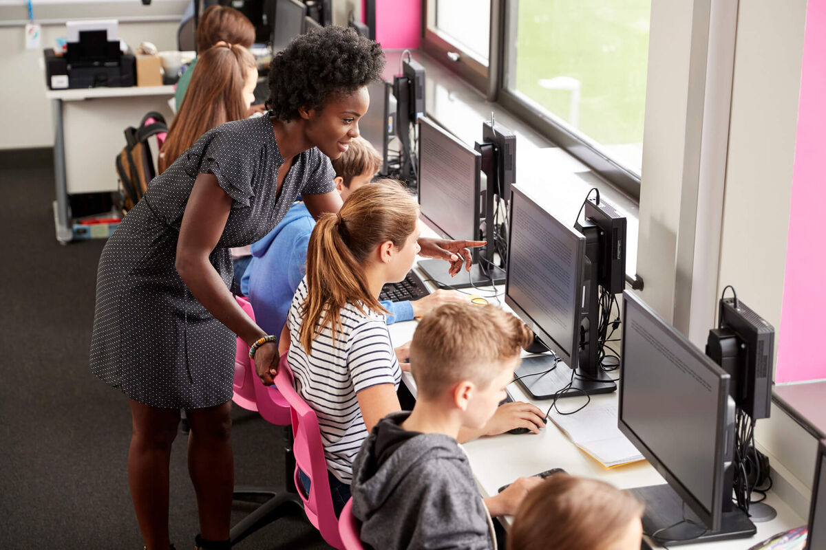 A Teacher Teaches How to Formulate Effective Prompts