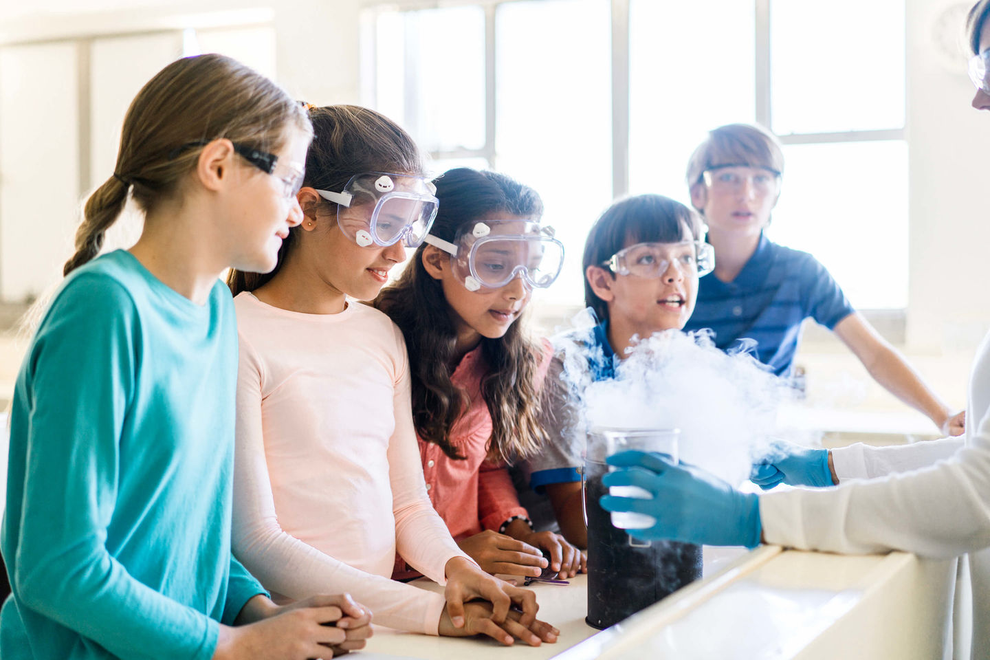 Comment stimuler l’intérêt des élèves envers les sciences à l’école ...