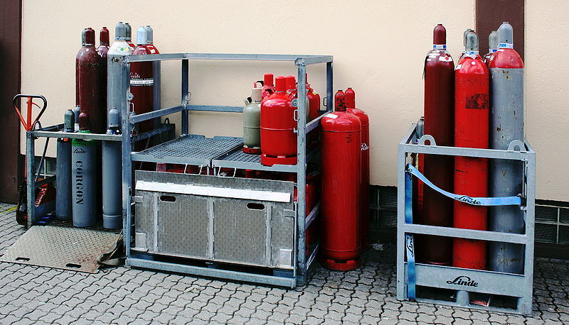Gas