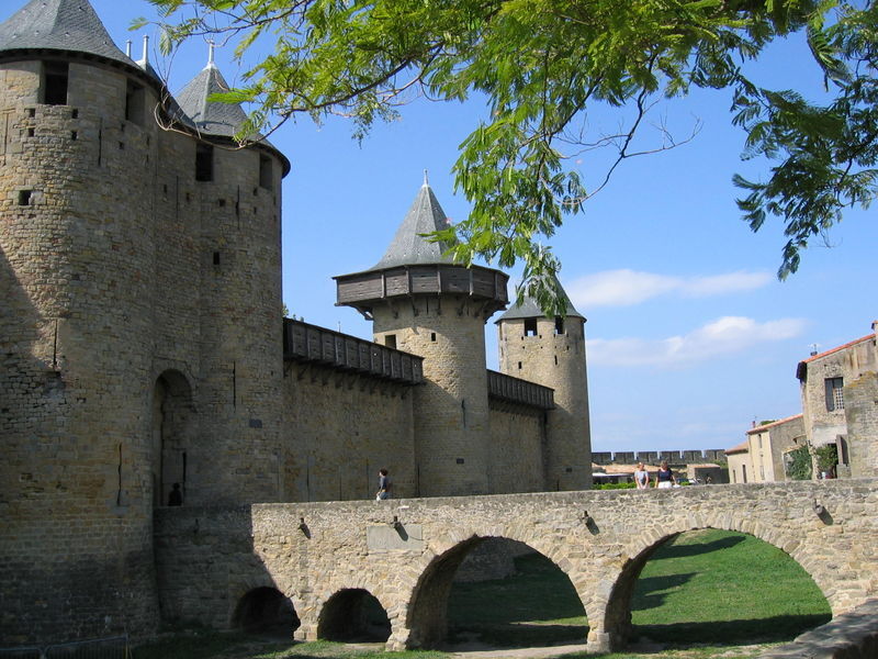 La cité de Carcassonne est un exemple d’architecture romane, surtout avec son château