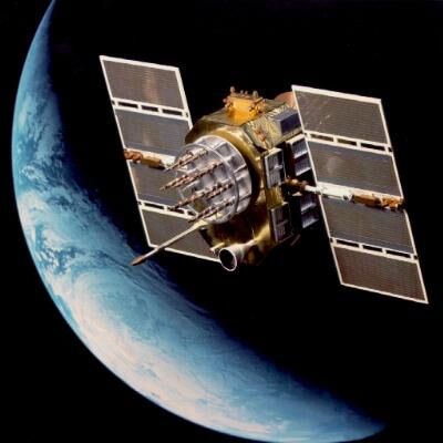 L’un des 400 satellites en orbite autour de la Terre