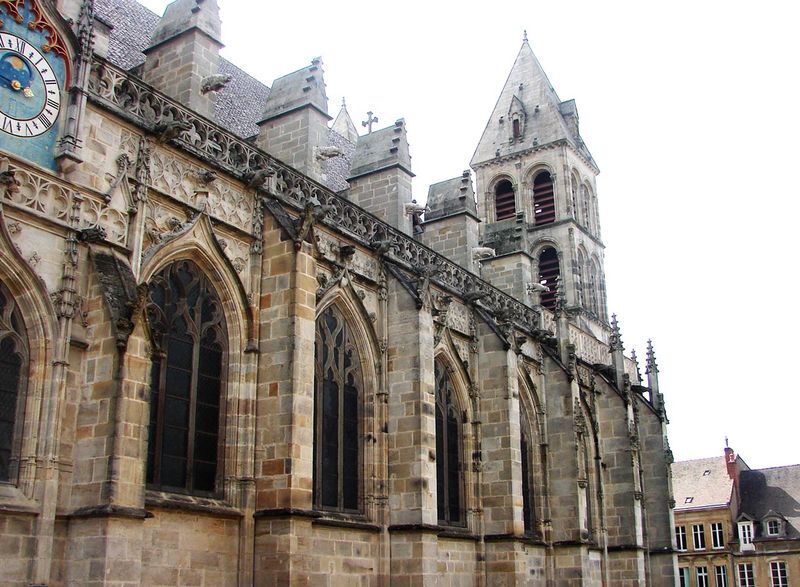 Le clocher carré de l’église de Saint Lazare d’Autun