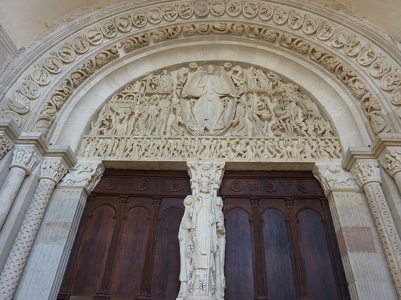 La porte, le linteau et le tympan de l’église de Saint Lazare d’Autun