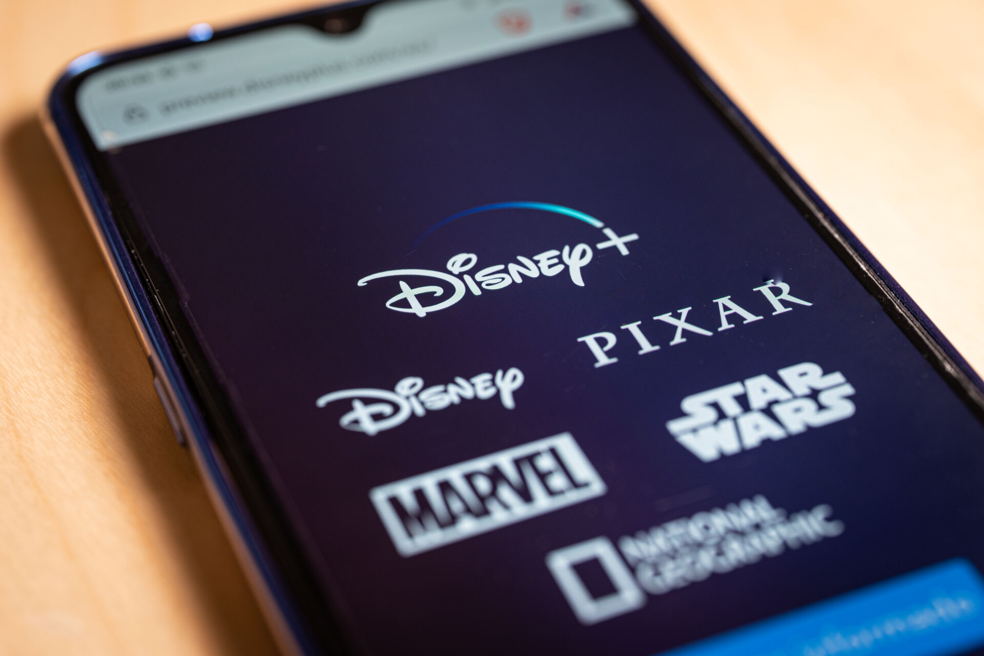 En 2019, les films de la compagnie étatsunienne Disney figurent à six reprises dans le top 10 des films ayant le plus de succès au box-office mondial. Il faut atteindre la 12e place pour y trouver un film produit à l’extérieur des États-Unis.