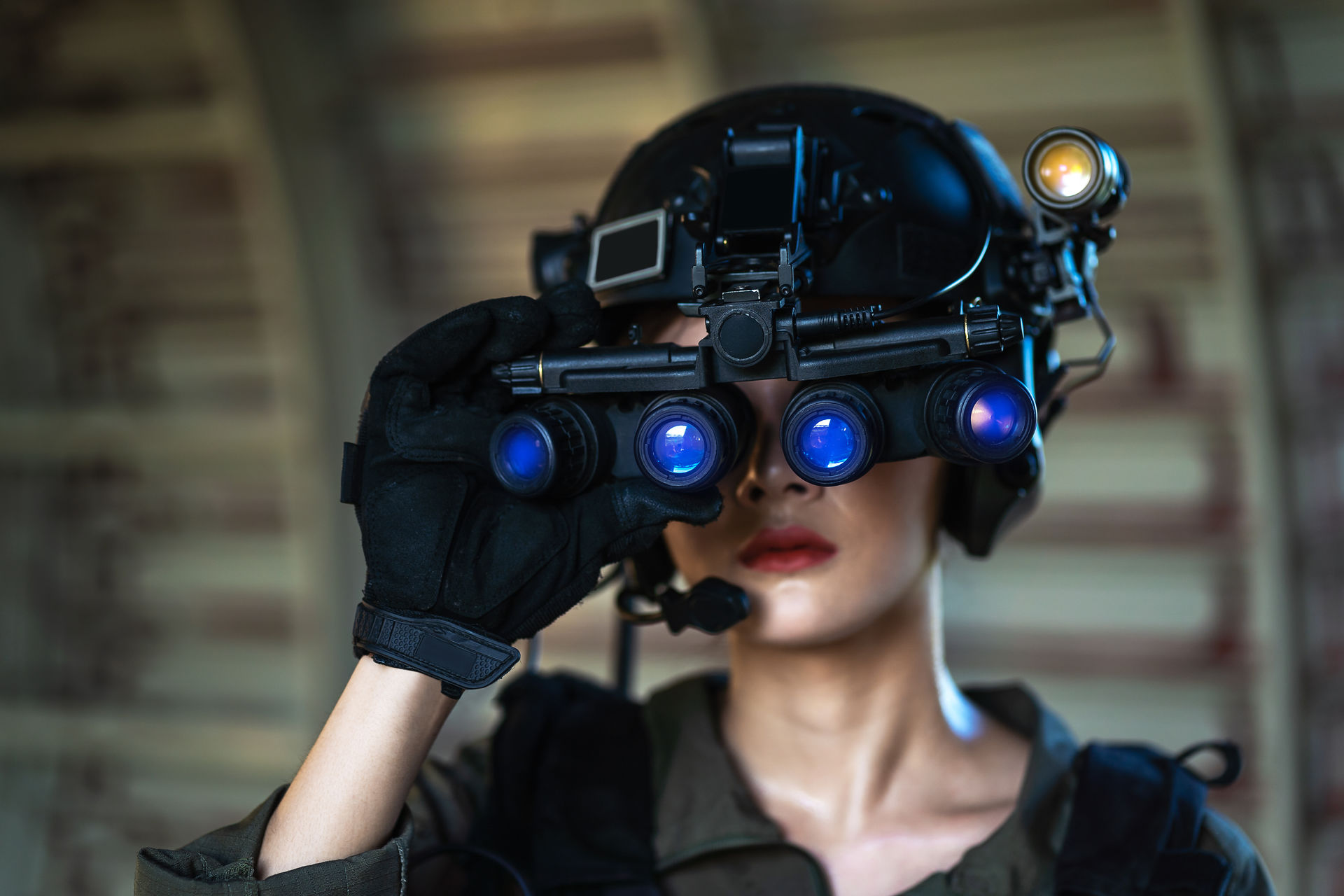 Les lunettes de vision nocturne exploitent les ondes infrarouges.