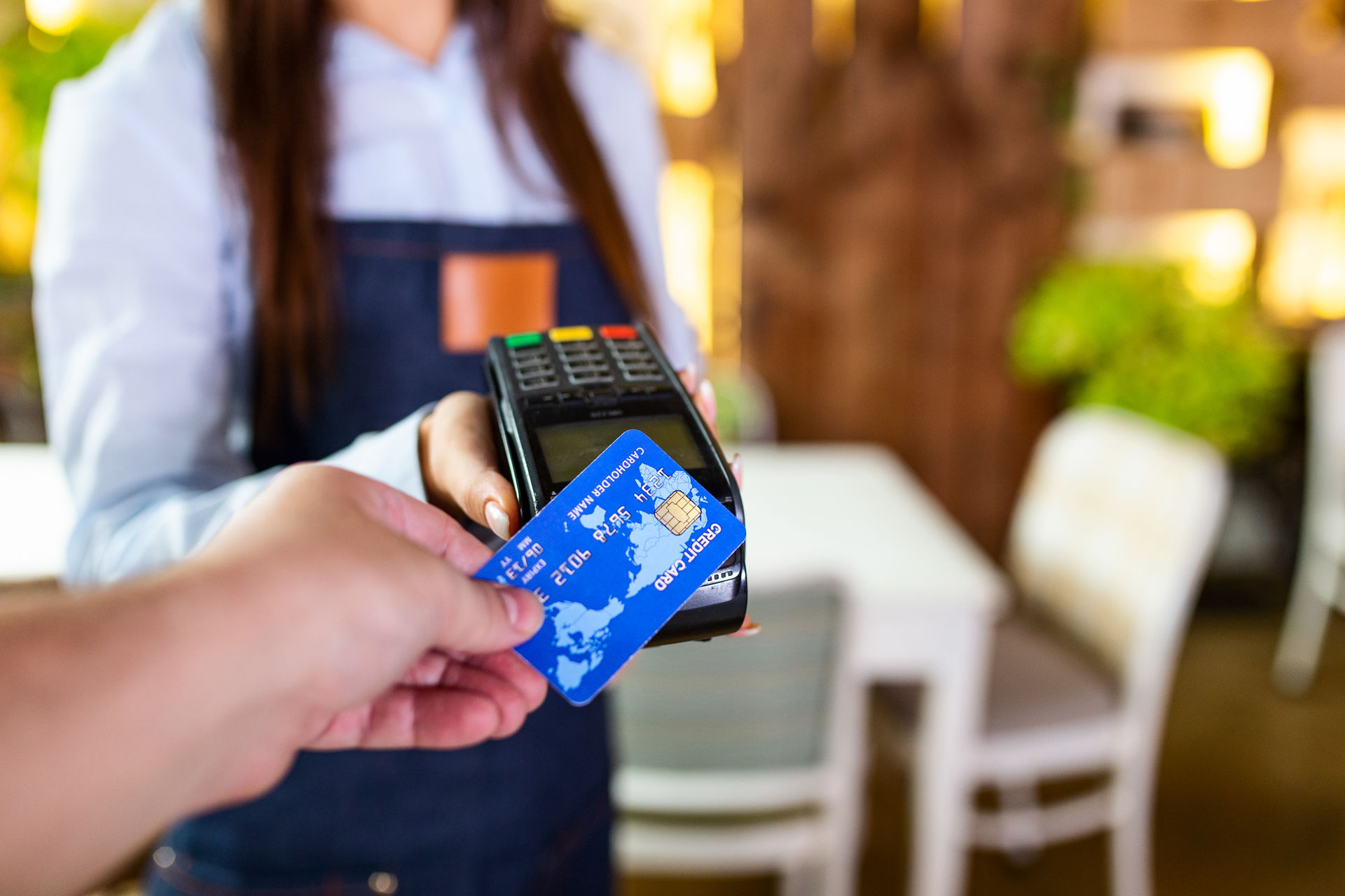 Le paiement sans contact s’effectue à l’aide d’ondes radio.