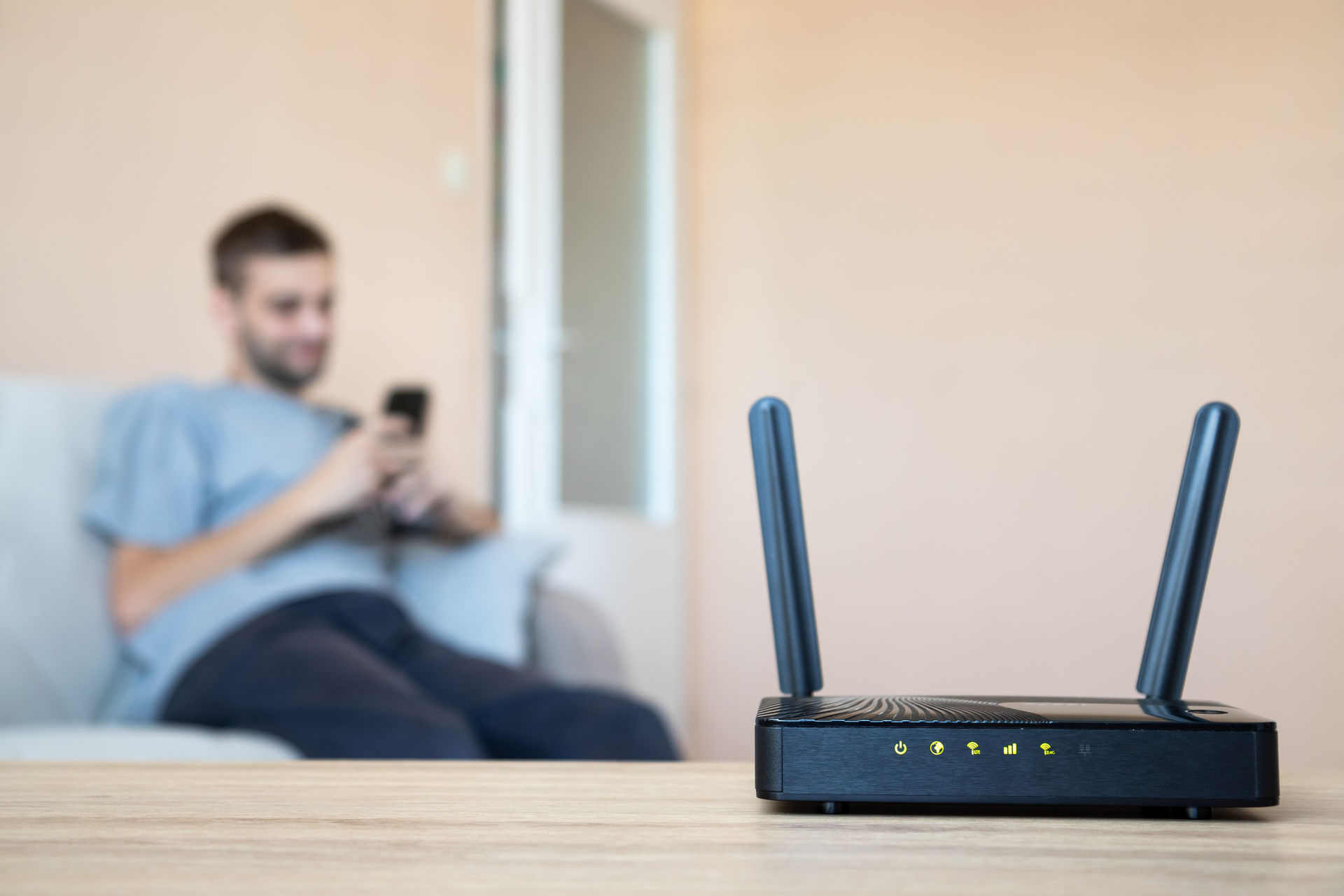 La technologie wifi exploite les microondes.
