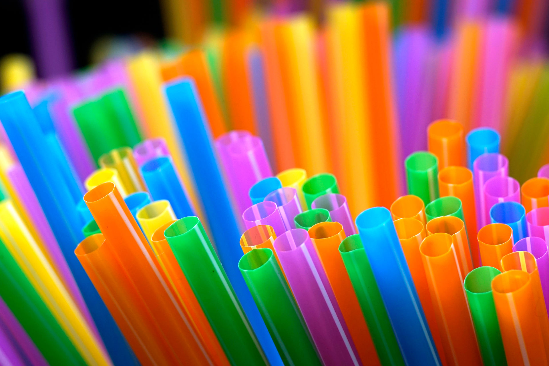 Des pailles en plastique