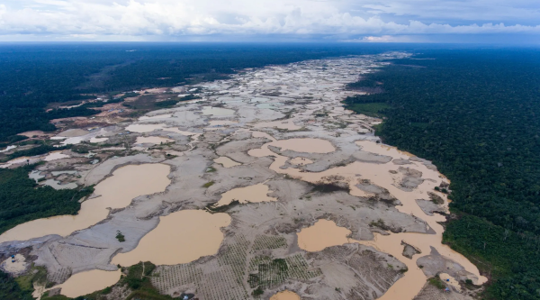 Une mine d’or dans la province de Madre de Dios au Pérou.