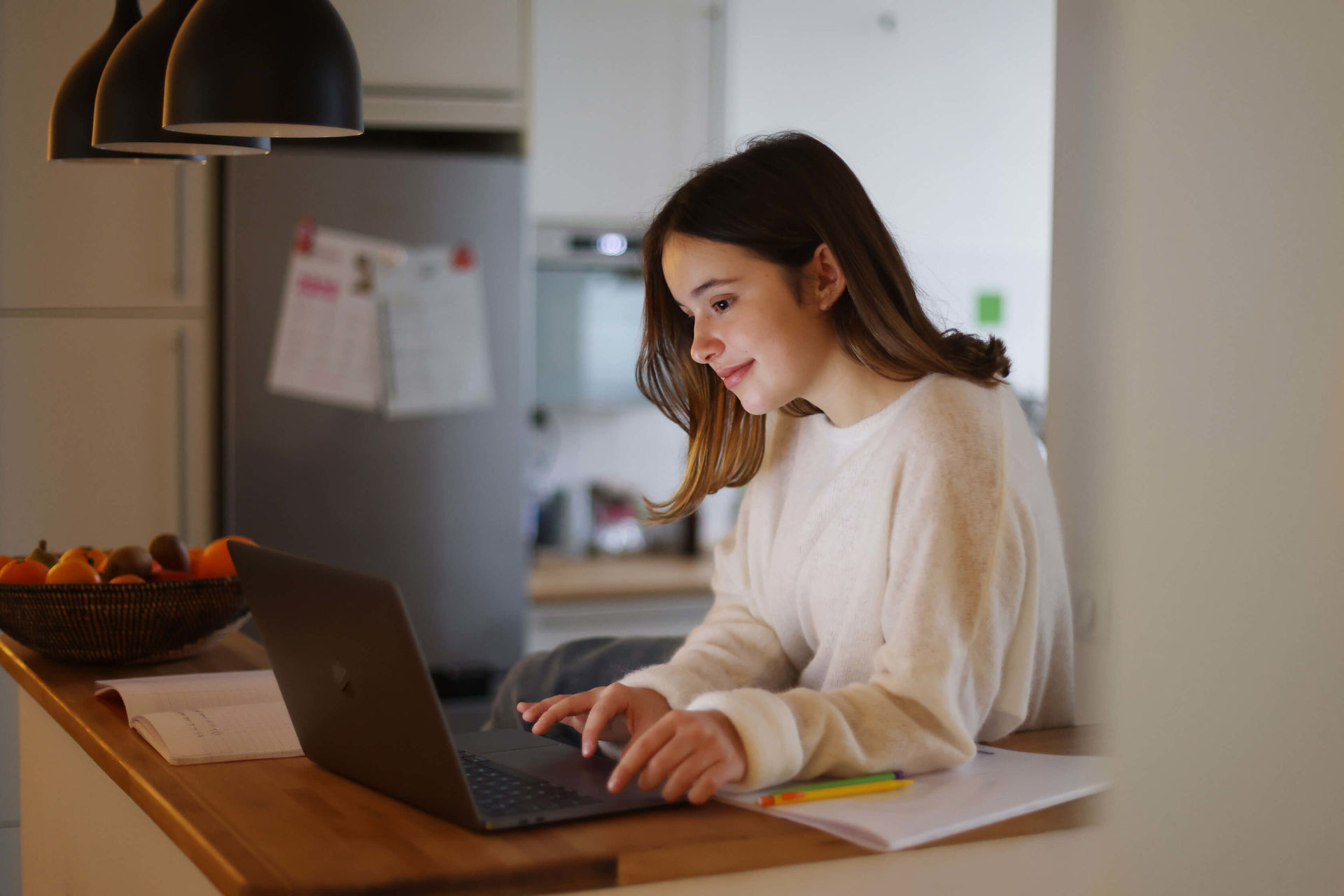 Comment aider mon enfant à développer sa pensée critique