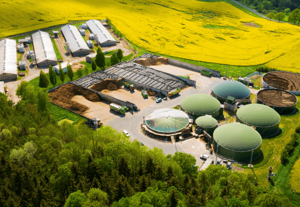 Photographie d’une usine de production de biogaz.
