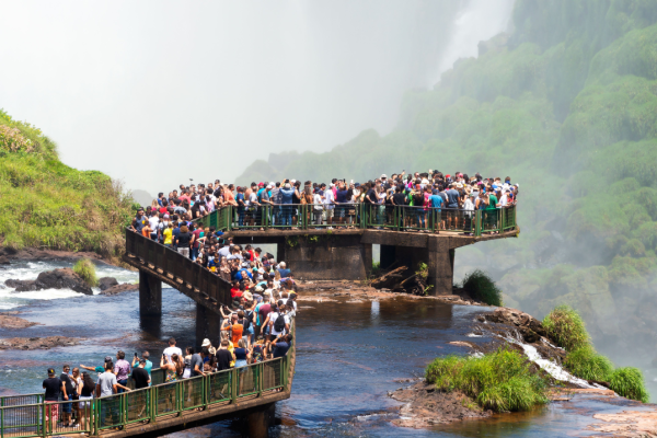 Surfréquentation au Foz do Iguaçu au Brésil.