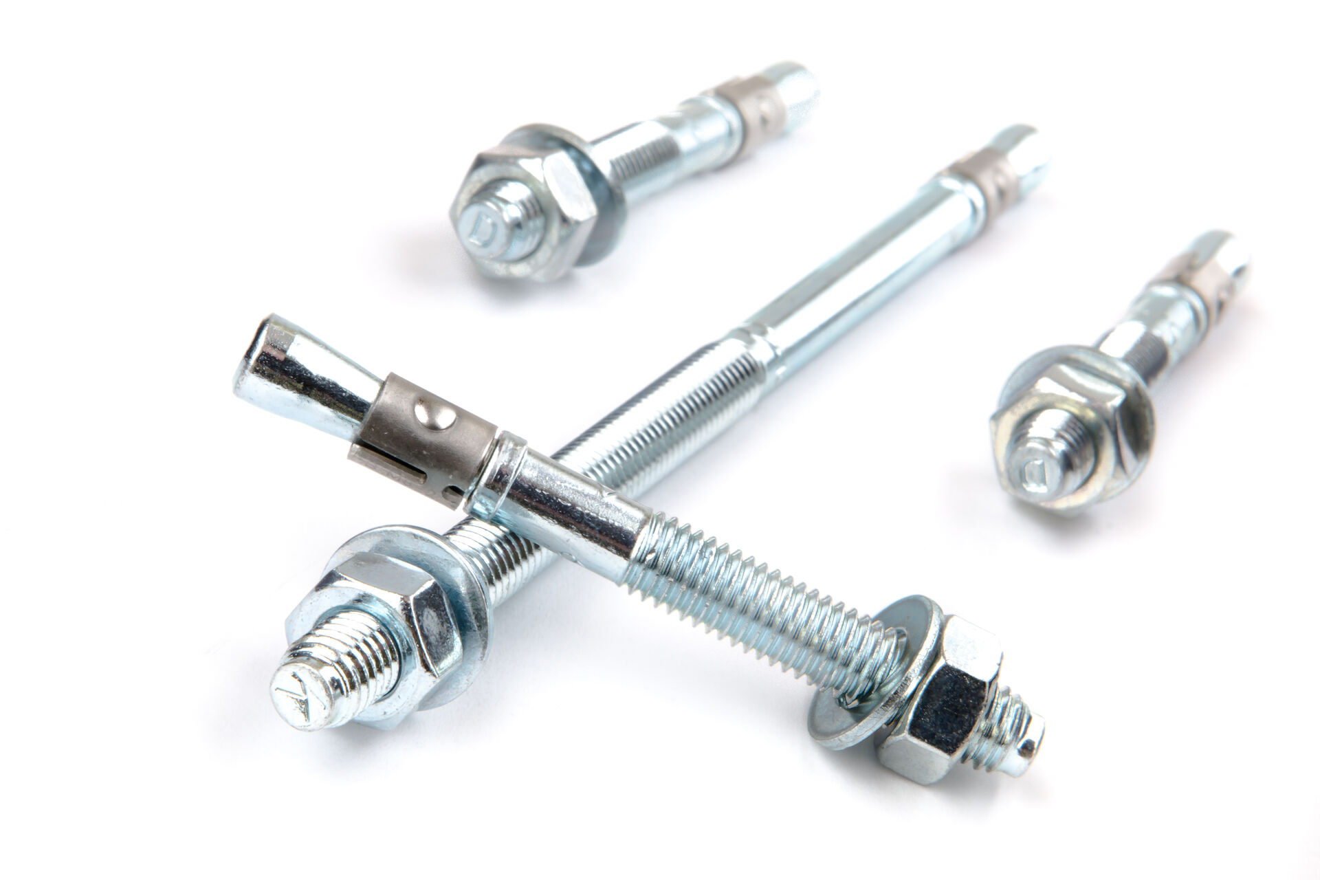  Screws and nuts coated in zinc