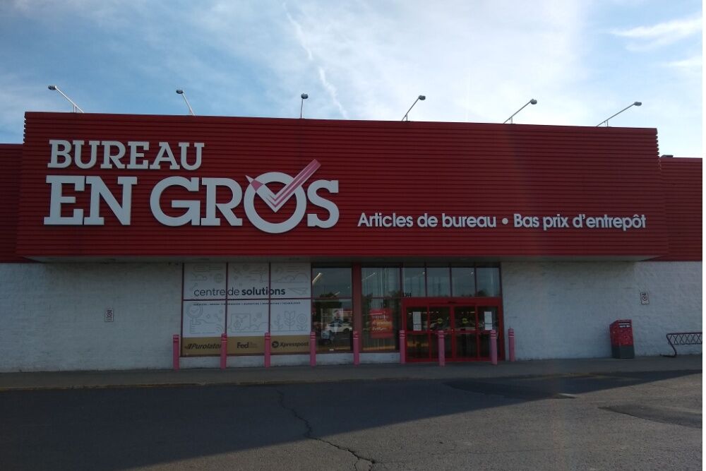 Façade du magasin Bureau en gros.