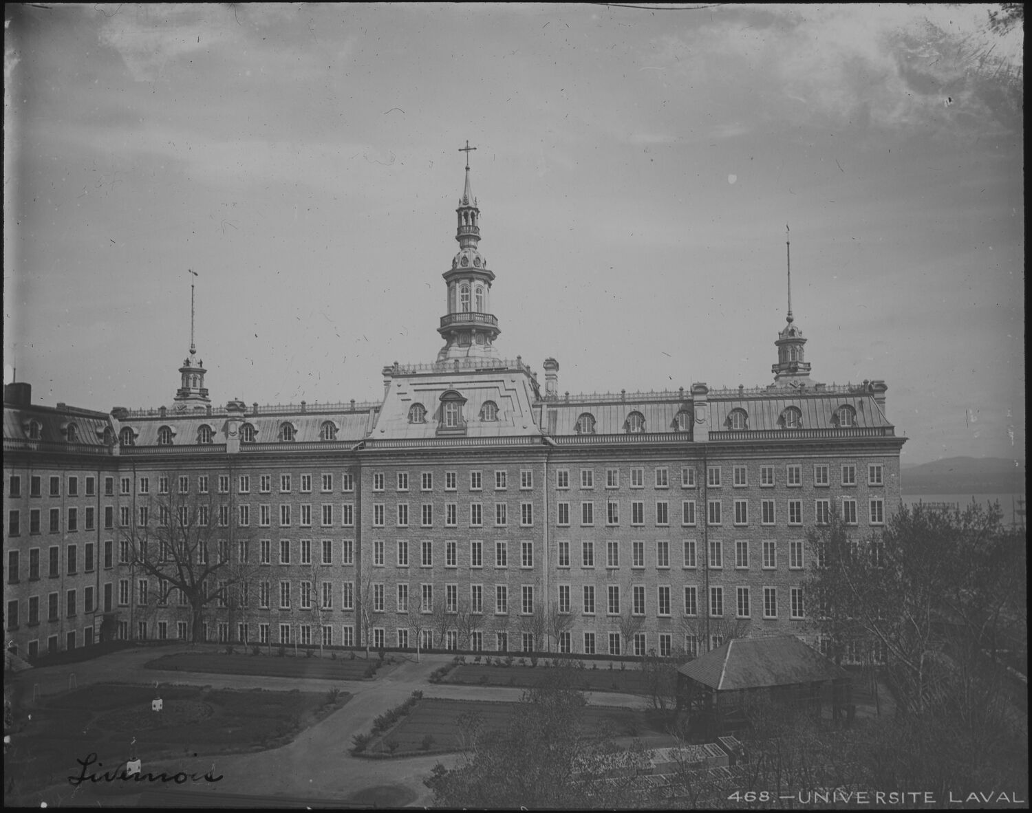 Photograph of the first Université Laval campus in Quebec City.
