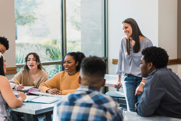 Faciliter l’enseignement du français au secondaire grâce aux ressources d’Alloprof.